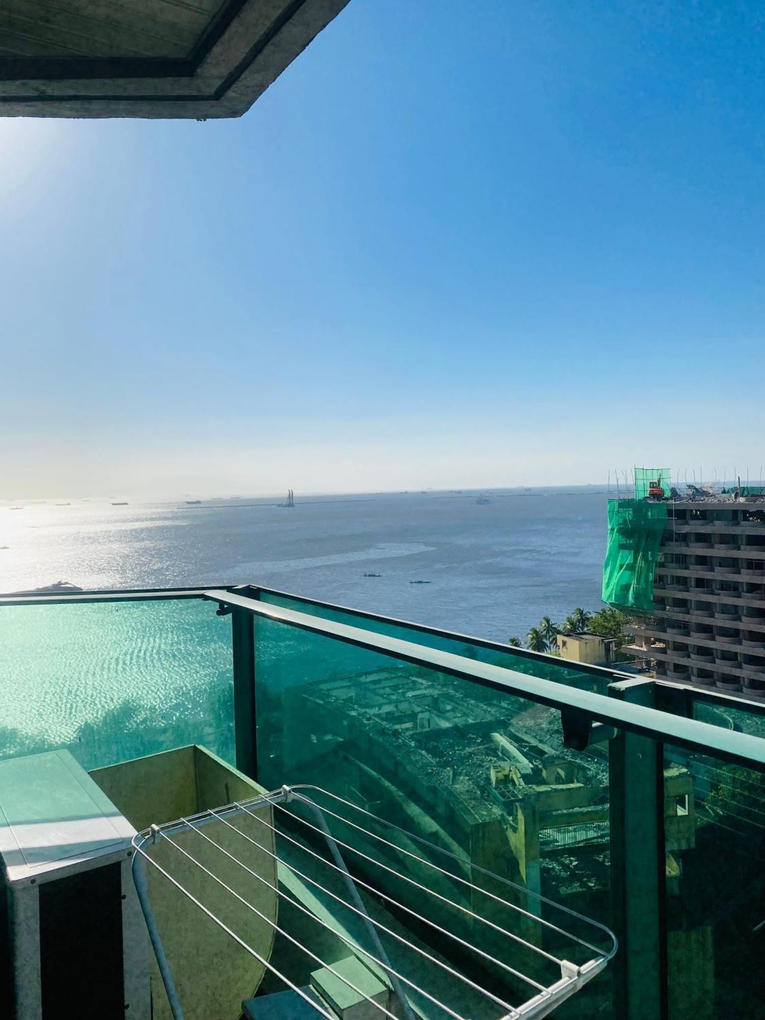Baywatch Tower Hotell Manila Exteriör bild