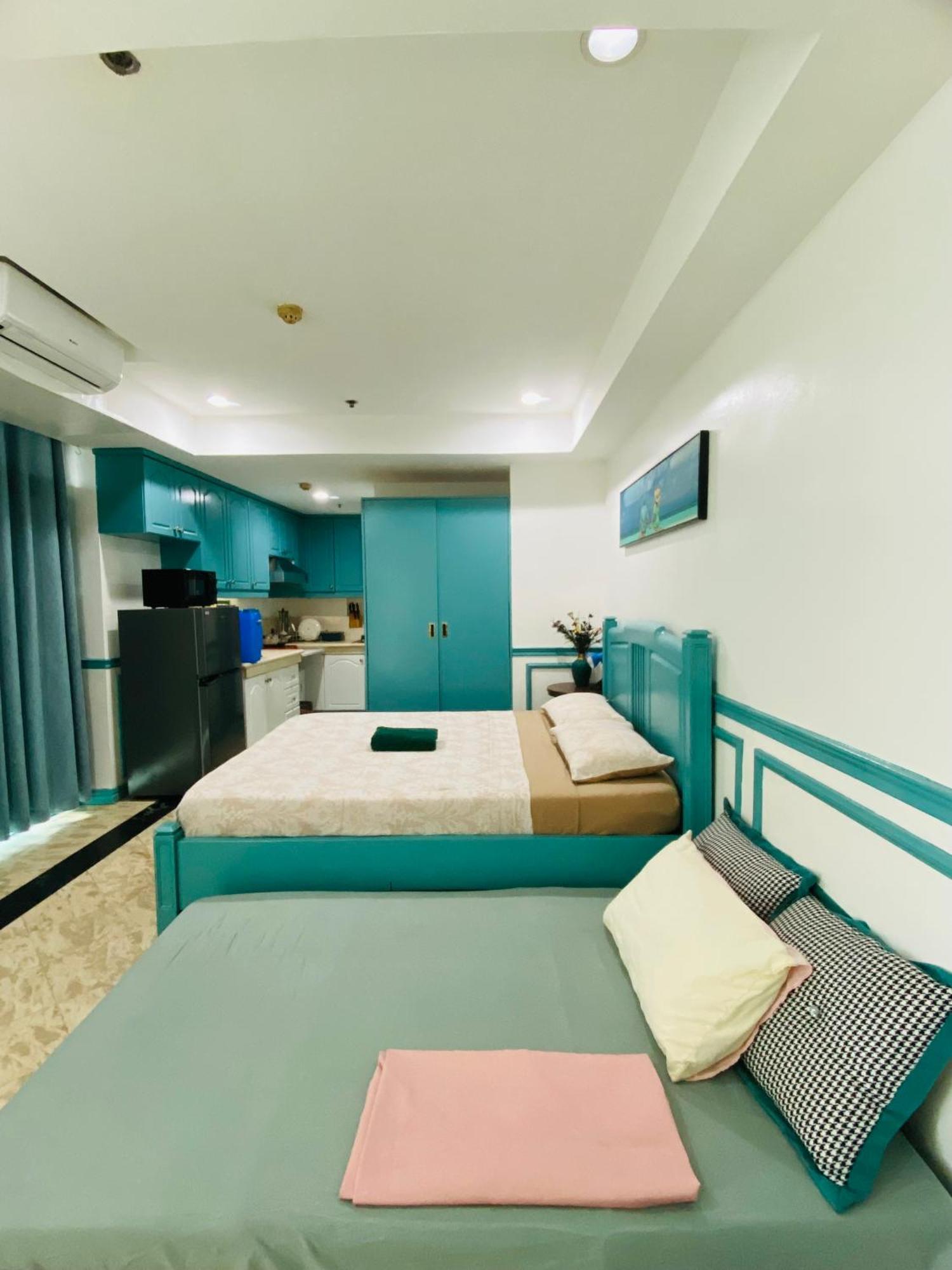 Baywatch Tower Hotell Manila Exteriör bild