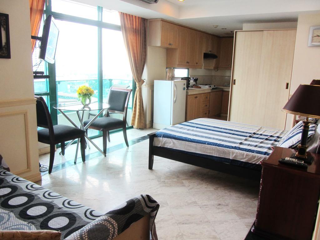Baywatch Tower Hotell Manila Exteriör bild